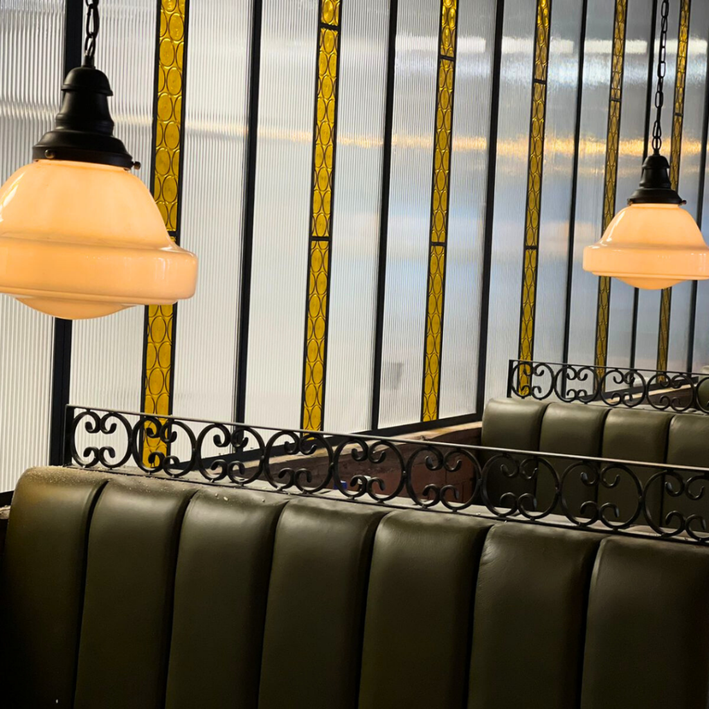 Classic texture clear and yellow windows at la Parada